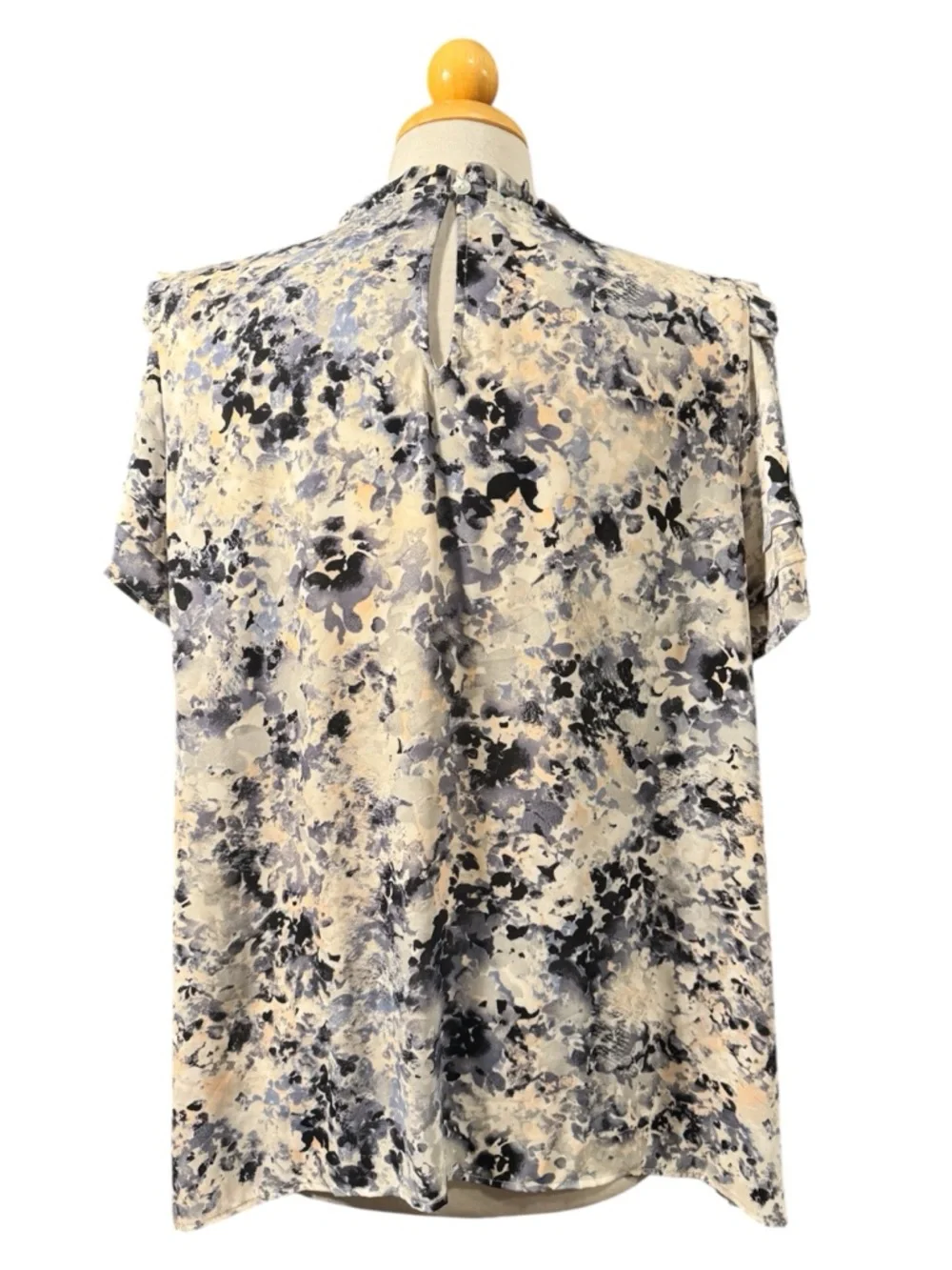 Rose & Olive Short-Sleeve Pleated Blouse in Blue and Cream Watercolor - Picture 2 of 9